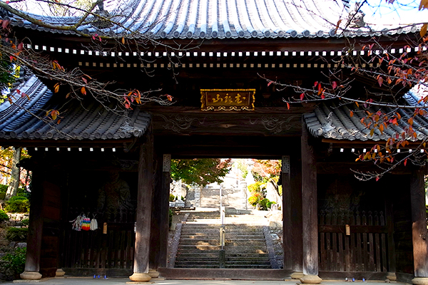 神咒寺的山門。