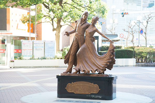 寶塚夢廣場的歌舞雕塑
