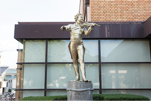 Statue of Johann Strauss II