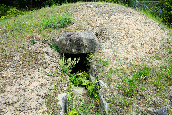 Entrance to the stone chamber