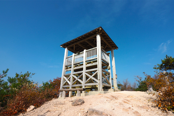 The lookout provides a commanding view of the surroundings
