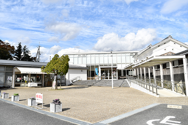 Nishitani Yume-ichiba is located in Nishitani Fureai Yume Plaza