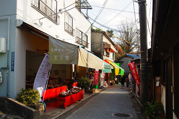 Shopping street on the path to the temple