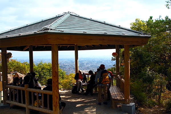 The gazebo at Meoto-iwa Enchi is a nice place to rest